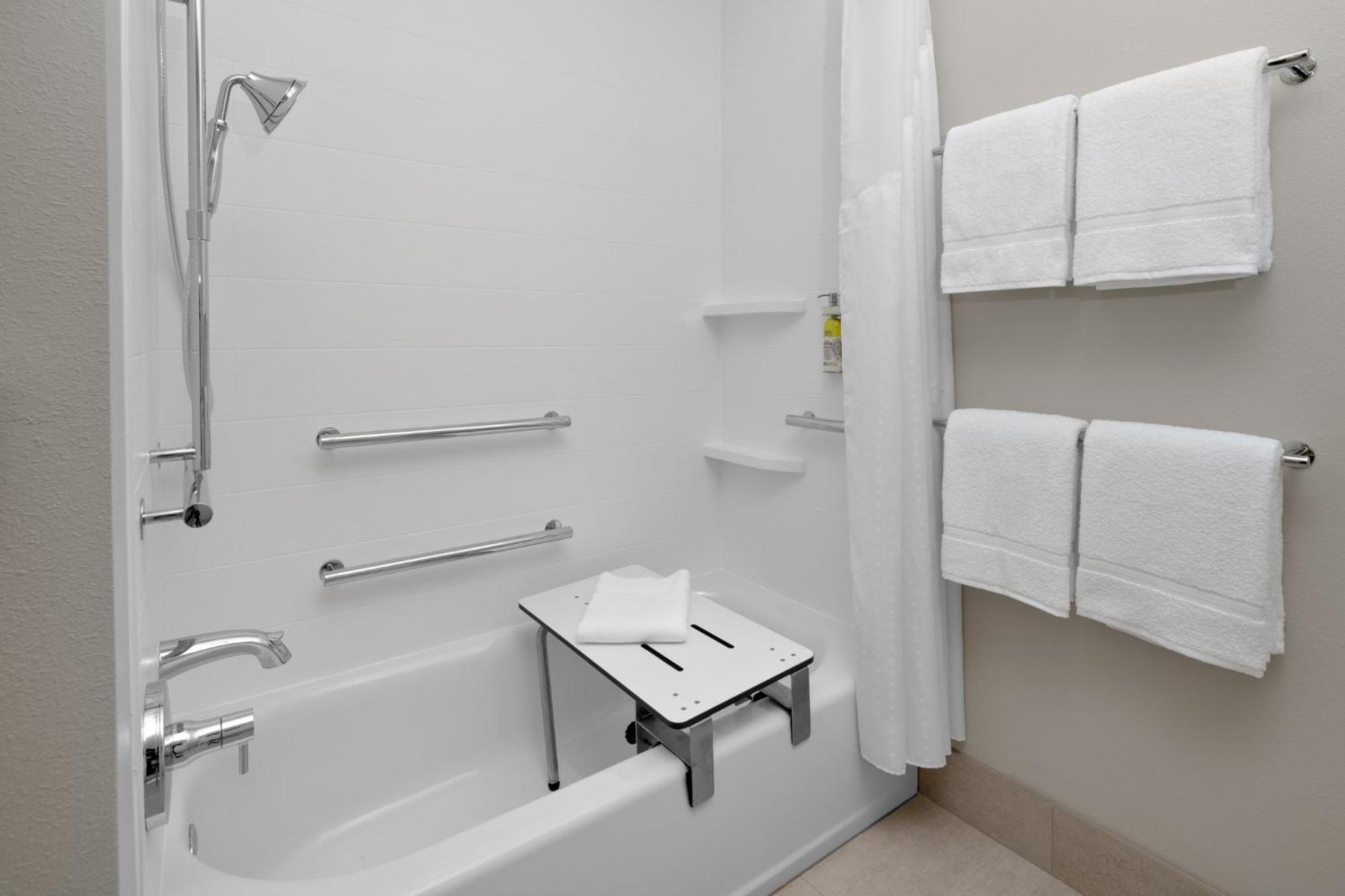 Holiday Inn Express & Suites - Elkhorn - Lake Geneva Area By Ihg Extérieur photo