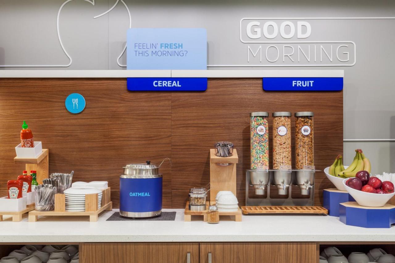 Holiday Inn Express & Suites - Elkhorn - Lake Geneva Area By Ihg Extérieur photo