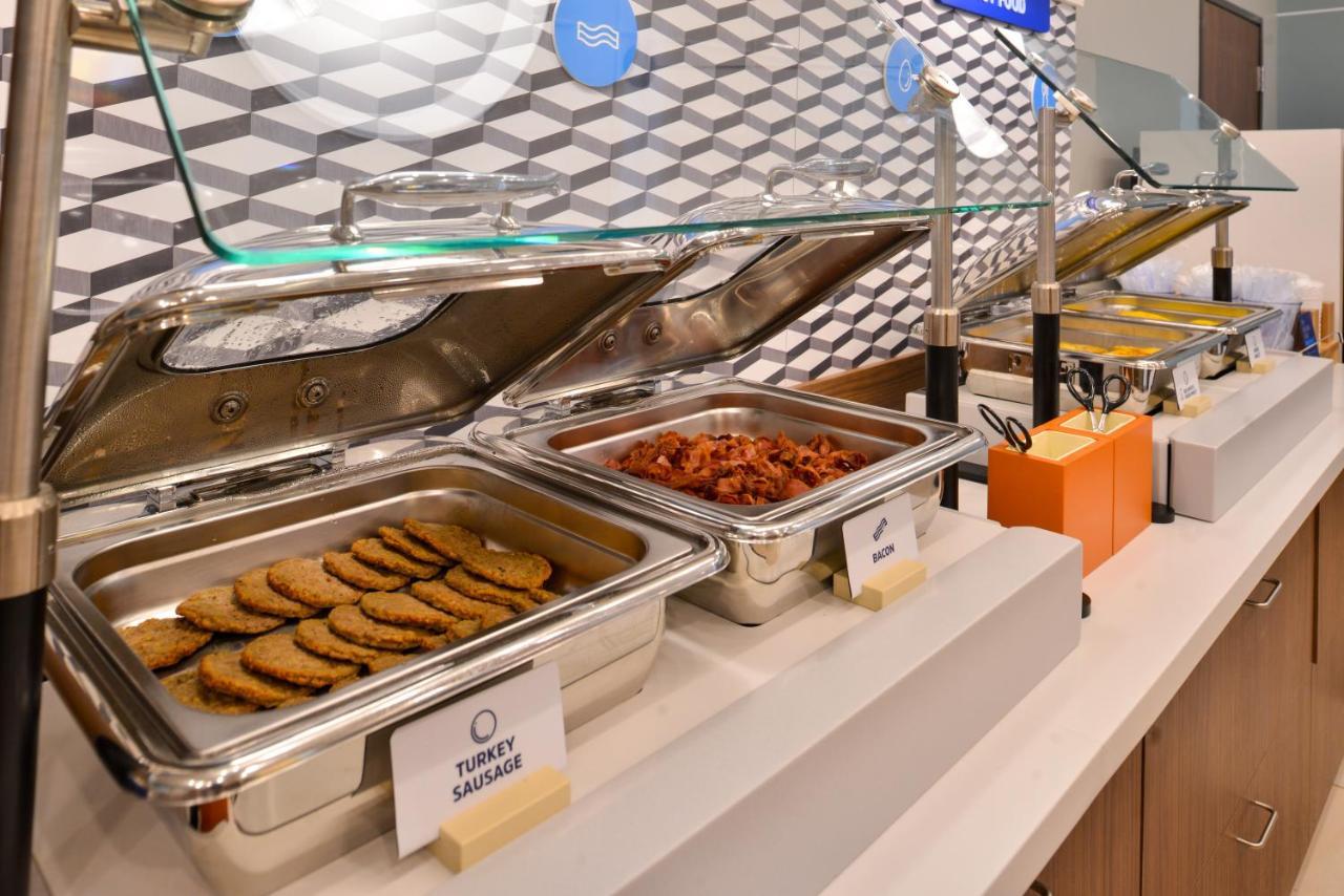 Holiday Inn Express & Suites - Elkhorn - Lake Geneva Area By Ihg Extérieur photo