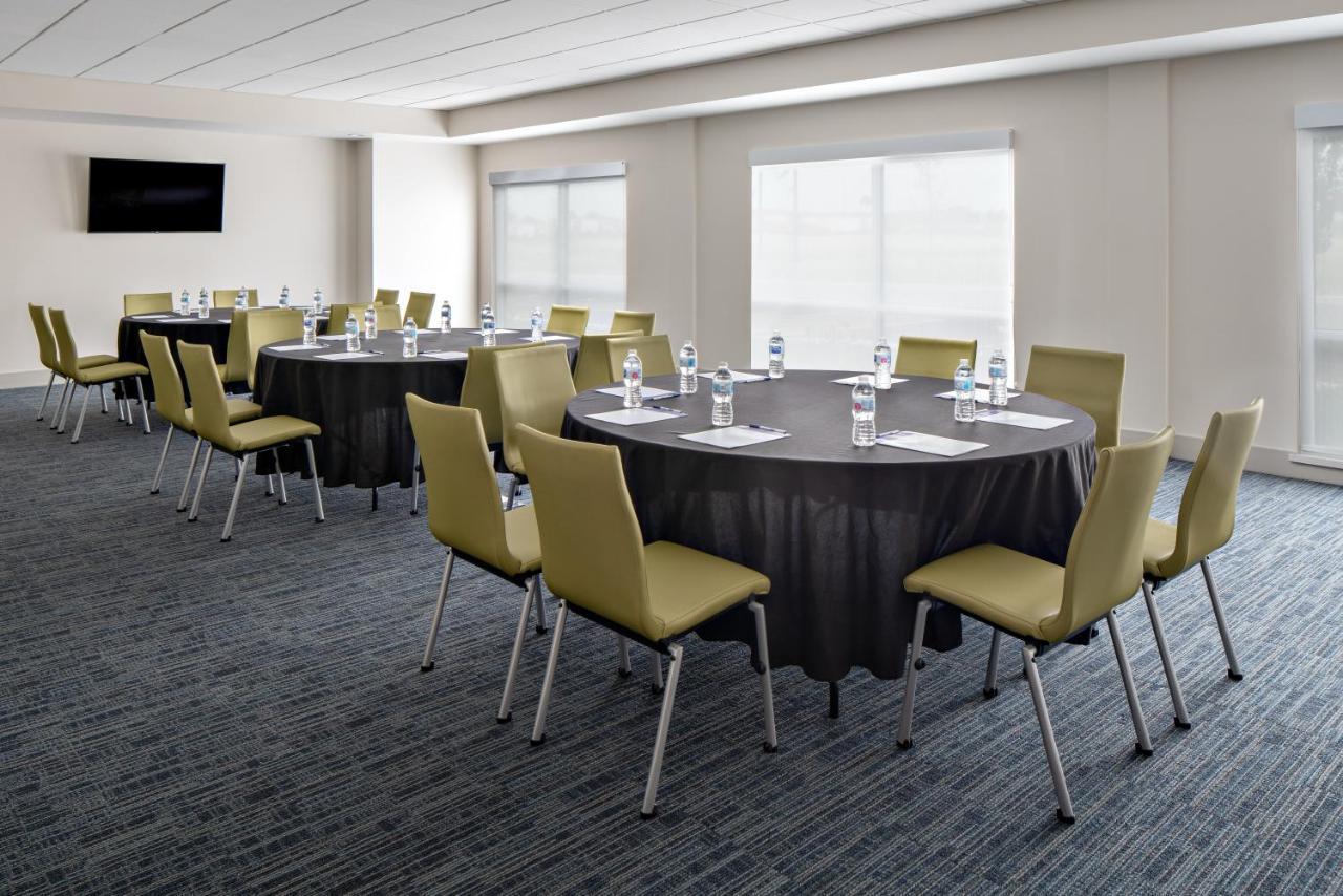 Holiday Inn Express & Suites - Elkhorn - Lake Geneva Area By Ihg Extérieur photo