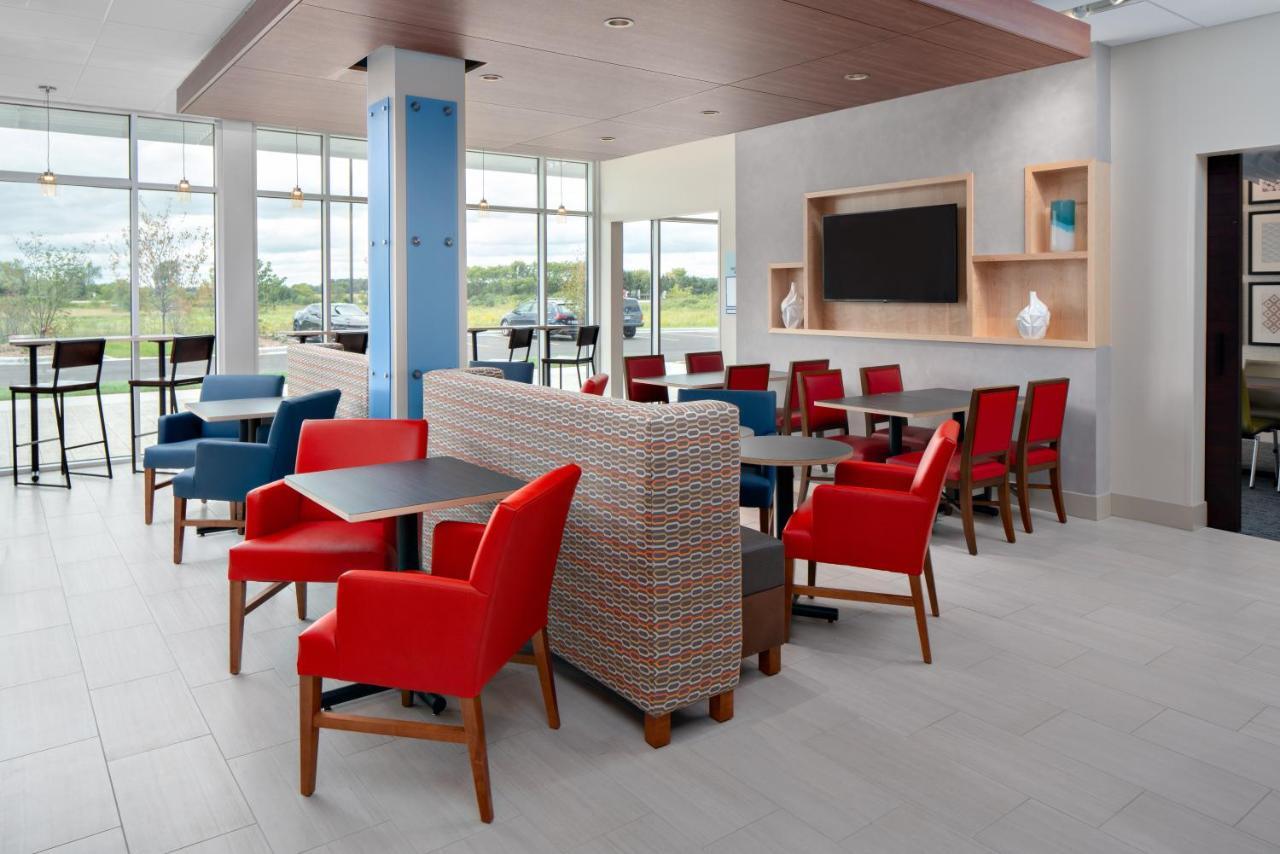 Holiday Inn Express & Suites - Elkhorn - Lake Geneva Area By Ihg Extérieur photo