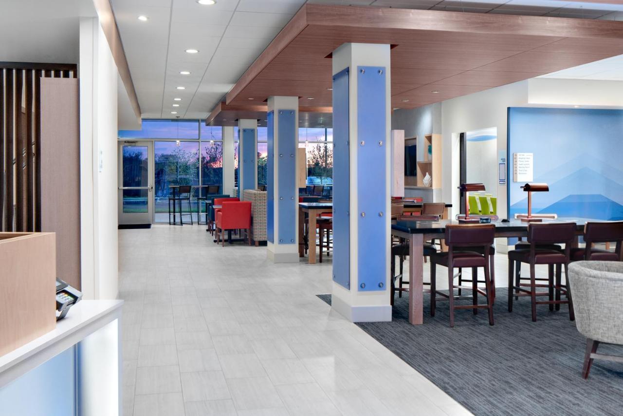 Holiday Inn Express & Suites - Elkhorn - Lake Geneva Area By Ihg Extérieur photo