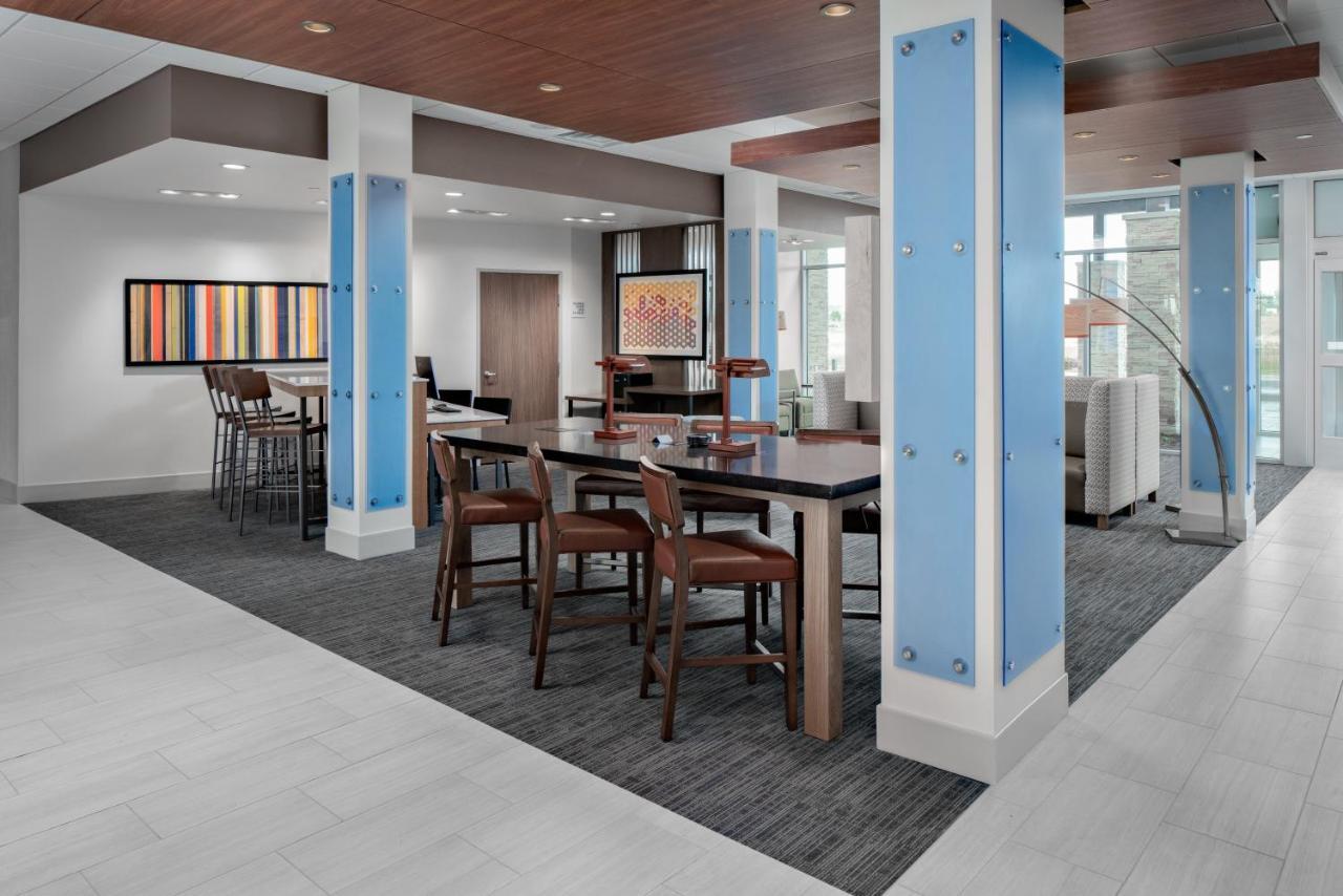 Holiday Inn Express & Suites - Elkhorn - Lake Geneva Area By Ihg Extérieur photo