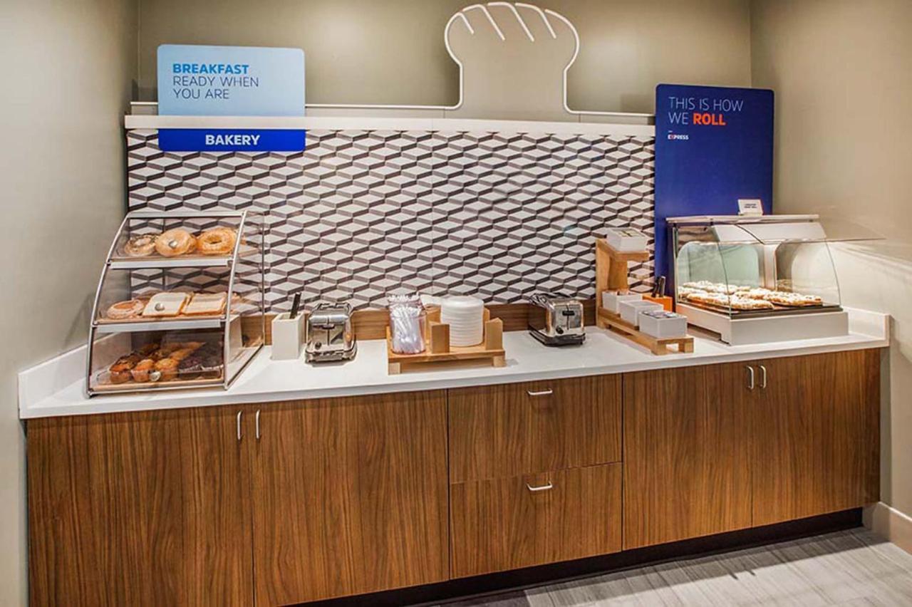 Holiday Inn Express & Suites - Elkhorn - Lake Geneva Area By Ihg Extérieur photo