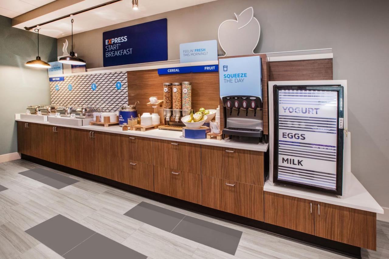 Holiday Inn Express & Suites - Elkhorn - Lake Geneva Area By Ihg Extérieur photo